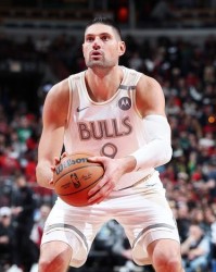 买断市场又一中锋？美记：公牛始终卖不掉武切维奇 可能直接买断