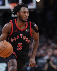 美记：猛龙比以往更愿意交易首发控卫奎克利 同时有意浓眉&amp;小萨