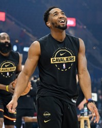 KOK体育平台官方网站-米切尔自哈登交易后罚球率从30.8%涨至42.2% 近5场50次罚球